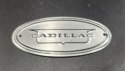 61 62 63 64 65 66 67 68 69 70 Alféizar de puerta Cadillac Tapicería Emblema Etiqueta Nuevo de Lote Antiguo Foto 1 de 2