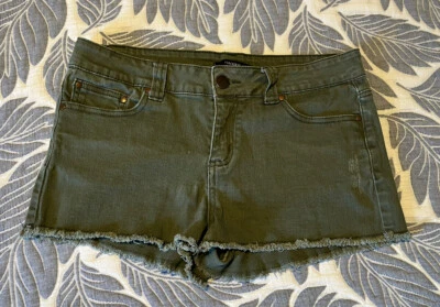 Pantalones cortos Forever 21 para mujer verde oliva desgastados tiro medio talla 31 bolsillos Foto 1 de 4