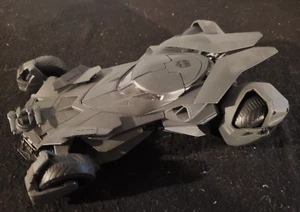 2016 BATMOBILE: Batman Vs Superman - Jada Toys 1/24 Scale Diecast Car(KR) - Picture 1 of 4