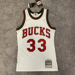 Milwaukee Bucks Kareem Abdul-Jabbar Mitchell & Ness Jersey - Picture 1 of 8