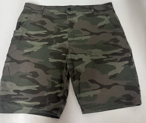 Dickies Camouflage Shorts Mens Size 42 Green Camo Cell Phone Pocket Excellent - Picture 1 of 6