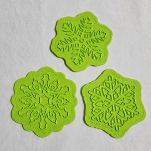 Marvelous Molds Snowflake Onlay Silicone Mold Fondant Cakeflake Set of 3, Winter - Picture 1 of 6