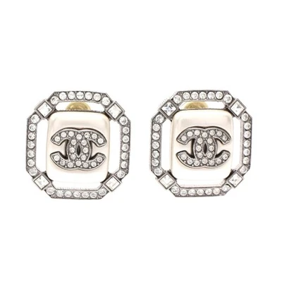 Brincos femininos Chanel Coco Mark aço inoxidável pérola falsa strass Si One - Imagem 1 de 4