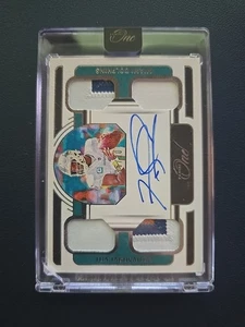 2023 Panini One Tua Tagovailoa Patch Auto 5/20 #59 - Foto 1 di 2