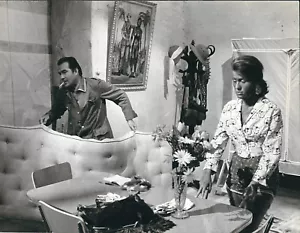 A.GIRARDOT/U.TOGNAZZI-LE MARI DE LA FEMME à BARBE- M.FERRERI- 18,5x24cm-1964 - Picture 1 of 2