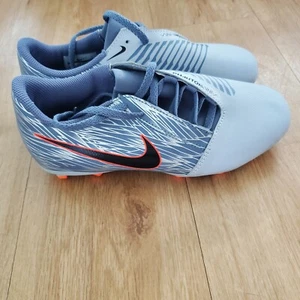 NIKE Phantom Venom Academy calcio grigio lupo 00362-008 taglia giovane 5 - Foto 1 di 5
