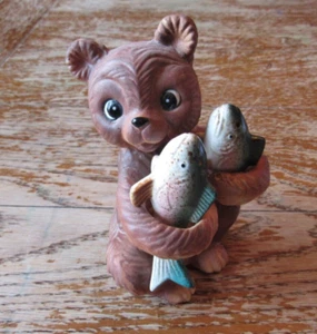 Vtg ThriftCo Ceramics, Brown Bear Fish Salt & Pepper Shaker Cabin, Fishing Lodge - Picture 1 of 8