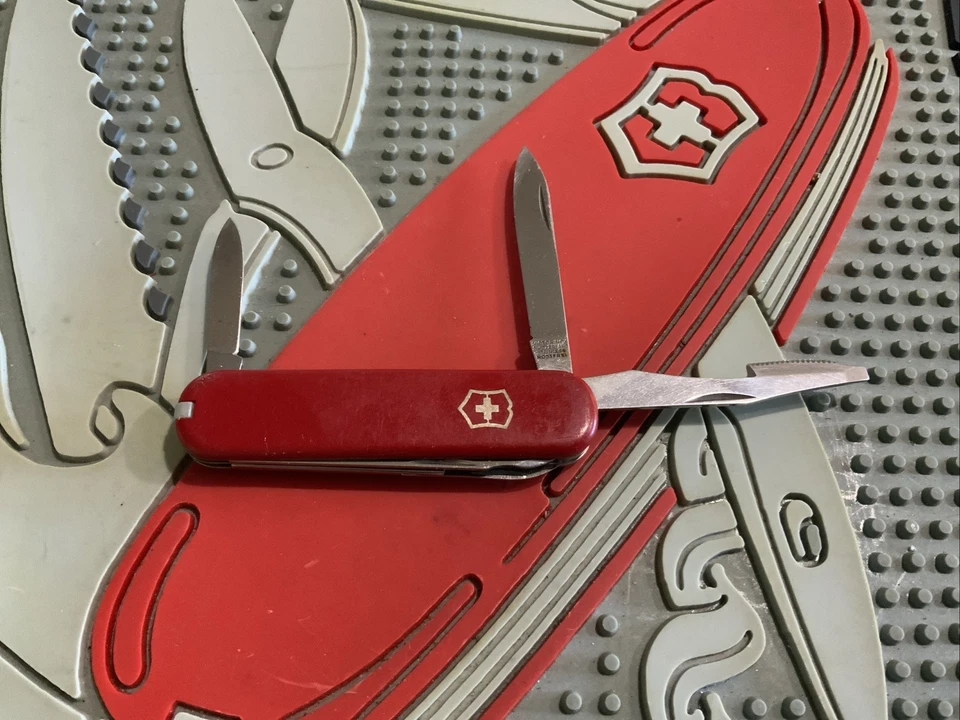 Victorinox Victoria Swiss Army Knife Red Executive 74mm Single Leaf Spring - Image 1 of 4