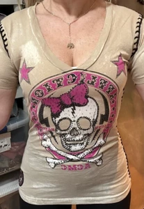 Rare Affliction Live Fast ACMC Damen Totenkopf & Schleife V-Ausschnitt Glitzer T-Shirt Top, S - Bild 1 von 5