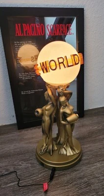 RARA LÁMPARA ESTATUA 16" SCARFACE "EL MUNDO ES TUYO" HECHA POR CONEJO TANAKA FUNCIONA Foto 1 de 4