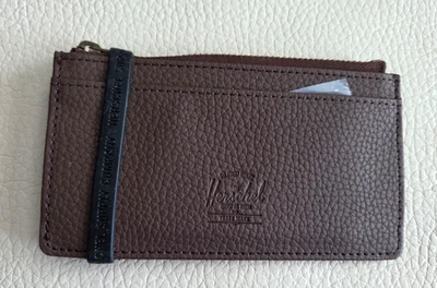 Tarjetero grande Herschel de cuero vegano Oscar - MRSP $55 Foto 1 de 4