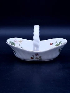 Wedgwood Wild Strawberry Giftware Basket -1st Quality - Picture 1 of 7