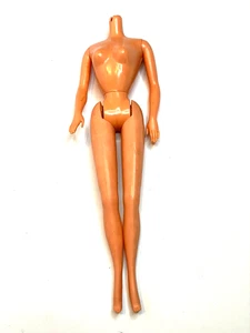 VINTAGE BARBIE PUPPENKÖRPER FÜR TEILE 70’S - 80’S ERA BESCHÄDIGT - Bild 1 von 4