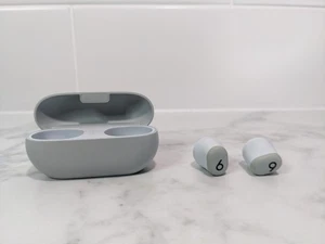 Beats by Dr Dre Solo Buds Earbuds Wireless Bluetooth Earphones Compact Portable - Picture 1 of 3