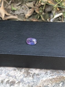 1.7 crt Beautiful Bi-color Sapphire Kashmir , Pakistan - Picture 1 of 11