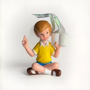 Disney Christopher Robin PVC Figura Sosteniendo Libro Winnie the Pooh Decoración de Pasteles De Colección - Imagen 1 de 4