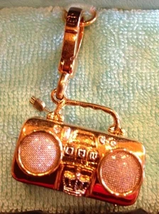  AUTÉNTICO ENCANTO BOOMBOX DORADO JUICY COUTURE YJRU0674 RARO - Imagen 1 de 3