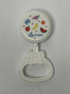 Sonajero bebé vintage Luv N Care variedad de frutas blanco y azul - Imagen 1 de 3
