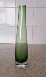 Green Art Glass Stem Vase, Heavy Bottom 9" Tall VGC - Picture 1 of 2