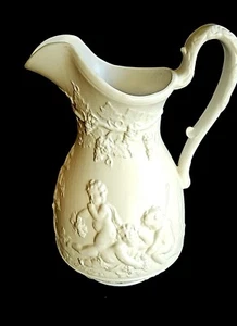 Vtg VICTORIAN RELIEF CHERUBS PUTTI MOLDED WHITE JUG POTTERY PITCHER England - Picture 1 of 9