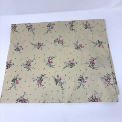 Funda de Almohada Floral Lauren Ralph Lauren Vintage Amarilla con Ramos de Rosa Rosa Foto 1 de 4