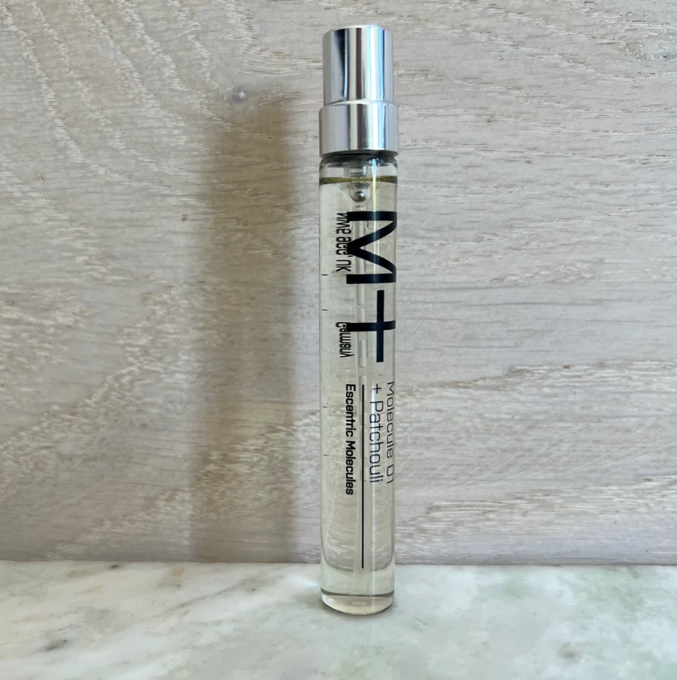 Moléculas Céntricas ~ Molécula 01 + PACHULÍ ~ EDT ~ 8,5 ml/0,25 fl oz ~ Tamaño de viaje Nuevo Foto 1 de 1