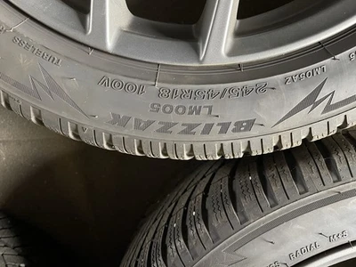 Alufelgen mit Winterreifen - Bild 1 von 3