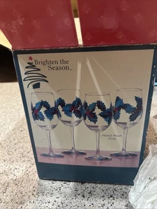 Set of 4 Christmas Stemmed Wine Glasses Green Holly Red Berry 9 " Tall - Picture 1 of 4