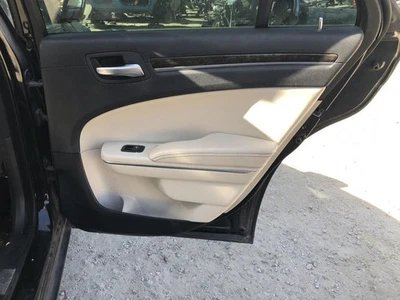Chrysler 300 2015 2016 panel de moldura de puerta trasero 943482 Foto 1 de 4