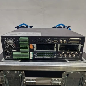 Motor mezclador digital Yamaha DME64N con 8 salidas analógicas - Imagen 1 de 2