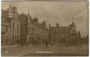 THE SQUARE, HUNTLY - Aberdeenshire Postcard (P932) - Picture 1 of 2