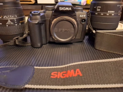 Cámara Sigma SA-9 35 mm con 28-80 mm f/3,5-5,6 II macro y 70-300 mm f/4,0-5,6 macro Foto 1 de 4