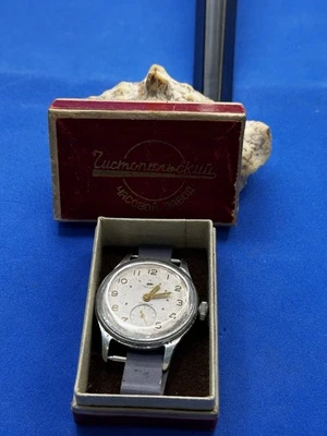 Vintage Soviet Saturn Wristwatch USSR Chistopol Watch Factory 17 Jewels - Image 1 of 4