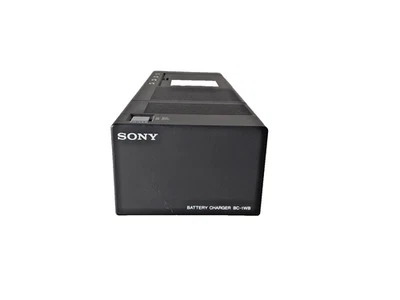 Cargador de batería Sony BC-1WB multi bahías para batería de transmisión Sony NP-1 - SIN PROBAR Foto 1 de 4