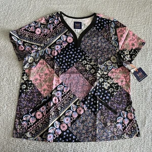 Koi Stretch Scrub Top Women’s Sz 2X Meadow Patchwork Floral Nursing Medical - Picture 1 of 11