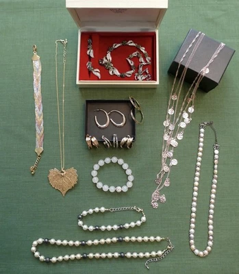 Modeschmuck - Konvolut Armbänder, Ketten, Ohrschmuck 20 Teile - Bild 1 von 2