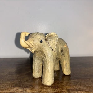 Papier mâché vintage ? - Éléphant art populaire 4" de haut *LIRE* fait main ? Détail peint - Photo 1/15