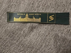 Lesezeichen - Victoria & Albert Museum - Souvenir - 9" grünes Leder - Bild 1 von 1