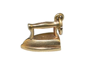 DE COLECCIÓN ORO AMARILLO 14K 3D ENCANTO MUY PEQUEÑO EN FORMA DE HIERRO ANTIGUO 3/8 PULGADAS - Imagen 1 de 4