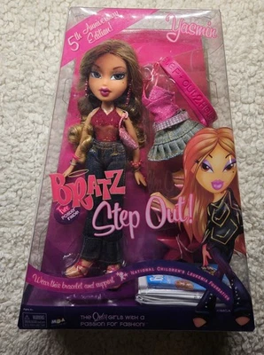 Кукла модная Bratz Step Out Yasmin - 5-я годовщина - 2005 MGA - новая в коробке - Изображение 1 из 4