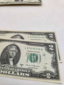 UNCIRCULATED TWO DOLLAR BILL CRISP $2 NOTES SEQUENTIAL ORDER PREMIUM TOP LOADER - Picture 1 of 3