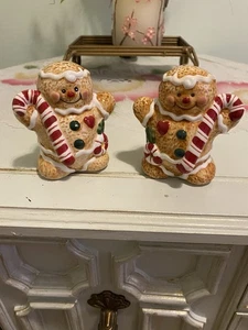 3.5" tall Christmas Gingerbread Men Salt And Pepper Shaker Set Festive - Picture 1 of 9
