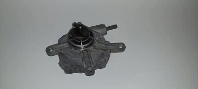 Lexus Is220d 2.2 Diesel 2AD Engine Vacuum Pump - Image 1 of 2
