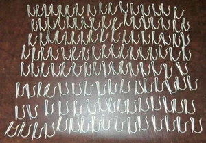 GRANDE LOTTO MISTO DI 132 GANCI A SPILLO PER TENDE DA TENDAGGIO VINTAGE 1-1/4" - 1-3/8" - Foto 1 di 6