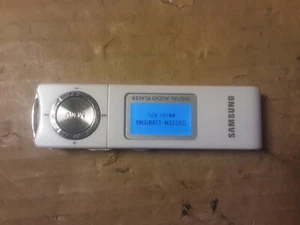Samsung YP-U1 Audio Player Slim Foldable USB Drive Digital 1GB White Portable - Picture 1 of 10