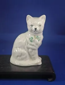 Belleek Fermanagh Ireland Shamrock 'Quizzical Cat' Figurine 8th Mark 1993-1997 - Picture 1 of 7