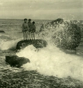 Russland Krim Jalta Jalta Strand Kinder auf einem Felsen alt NPG Stereo Foto 1900 - Bild 1 von 3