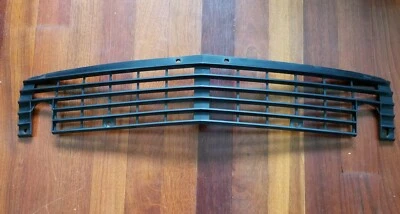 Parrilla de plástico negra Spitfire MK III original 1968-70 Triumph GT6+ MK III Foto 1 de 4