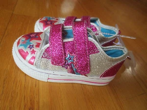 Kleinkind Mädchen STERNE SILBER UND HOT PINK GLITZER SNEAKER Schuhe Neu mit Etikett 4 oder 6 - Bild 1 von 5