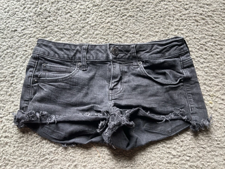 Pantalones cortos negros para mujer American Eagle Outfitters súper bajos talla 4 Foto 1 de 4